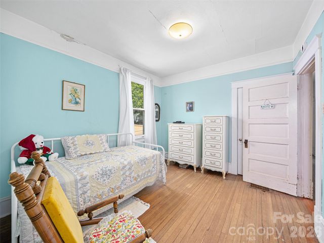 45 Summit Street, Burnsville, NC 28714