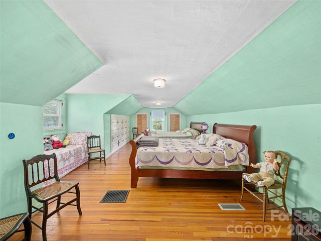 45 Summit Street, Burnsville, NC 28714
