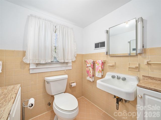 45 Summit Street, Burnsville, NC 28714