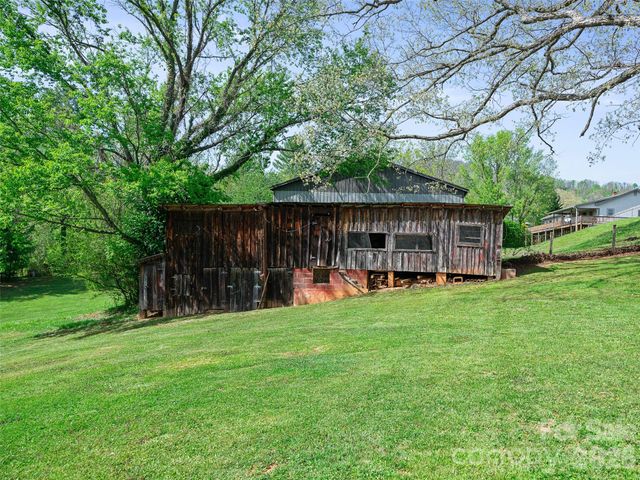 45 Summit Street, Burnsville, NC 28714