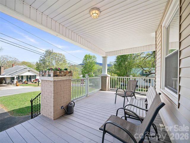 45 Summit Street, Burnsville, NC 28714