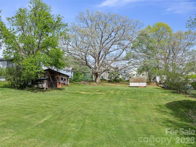 45 Summit Street, Burnsville, NC 28714