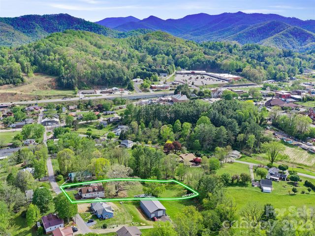 45 Summit Street, Burnsville, NC 28714