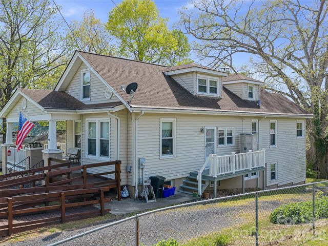 45 Summit Street, Burnsville, NC 28714