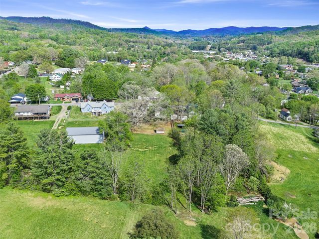 45 Summit Street, Burnsville, NC 28714