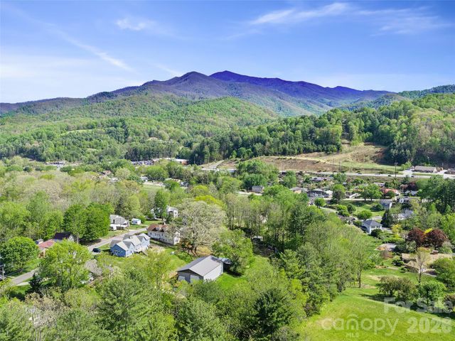 45 Summit Street, Burnsville, NC 28714
