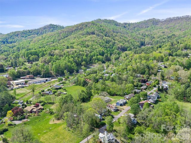 45 Summit Street, Burnsville, NC 28714