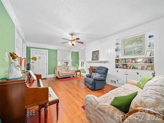 45 Summit Street, Burnsville, NC 28714