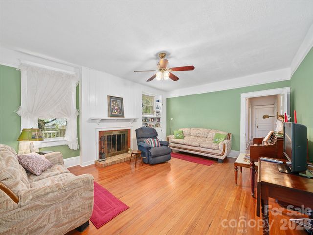 45 Summit Street, Burnsville, NC 28714