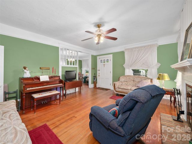 45 Summit Street, Burnsville, NC 28714