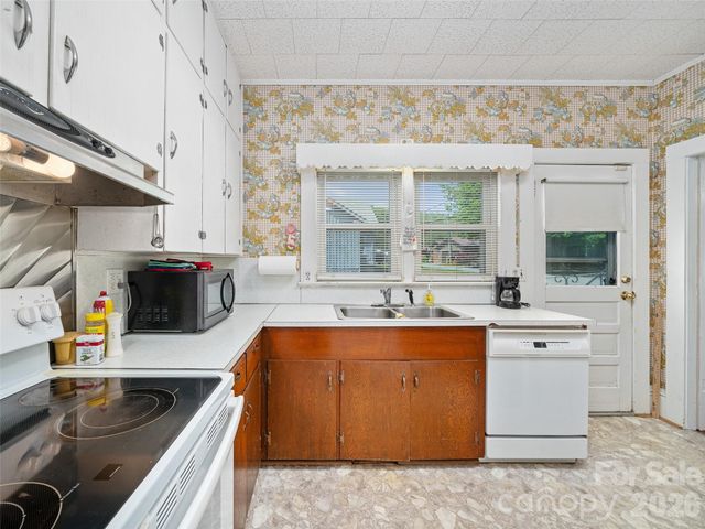 45 Summit Street, Burnsville, NC 28714