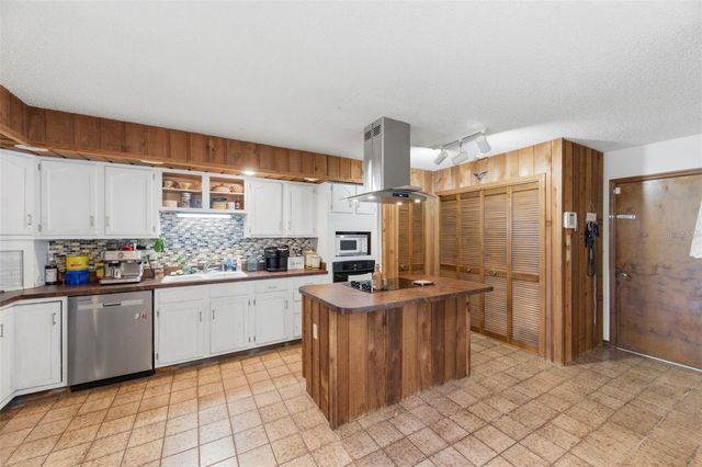 8390 DUNNELLON ROAD, Weeki Wachee, FL 34613