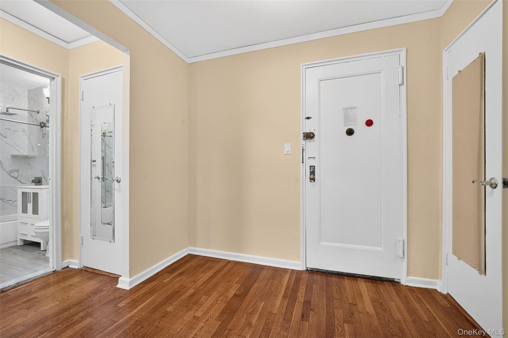 109-23 71st Road 4D, Forest Hills, NY 11375 — photo 2