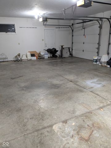 5106 W Fox Hill Court, Muncie, IN 47304