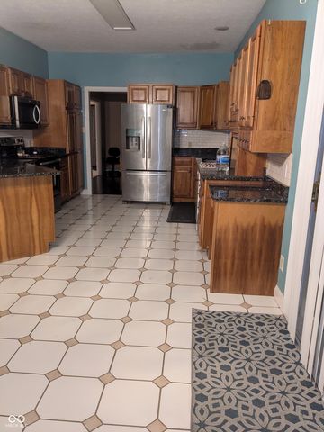 5106 W Fox Hill Court, Muncie, IN 47304