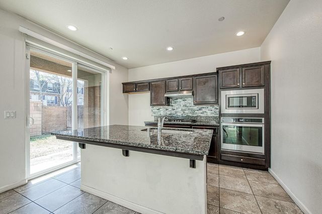 1286 Piazza Lane, Clovis, CA 93612