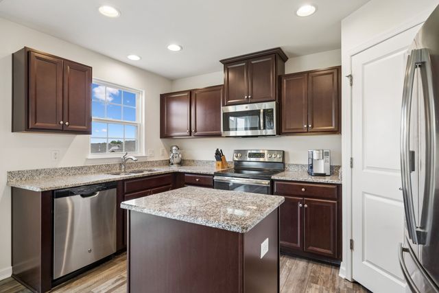 2813 Winterberry Dr, Columbia, TN 38401