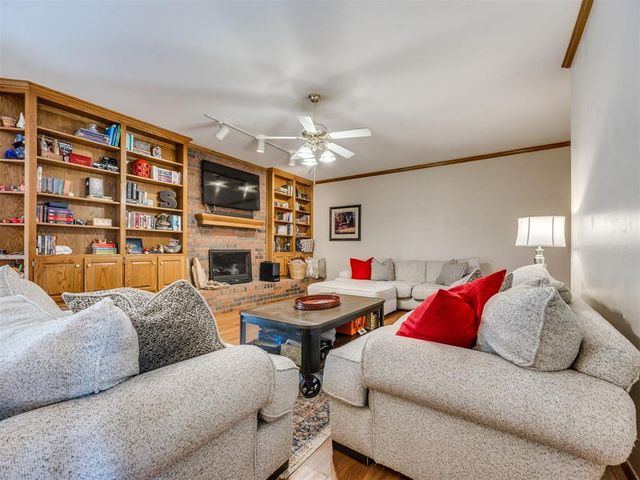 10201 Fawn Valley Drive, Mustang, OK 73064