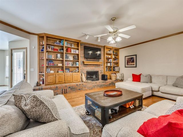 10201 Fawn Valley Drive, Mustang, OK 73064