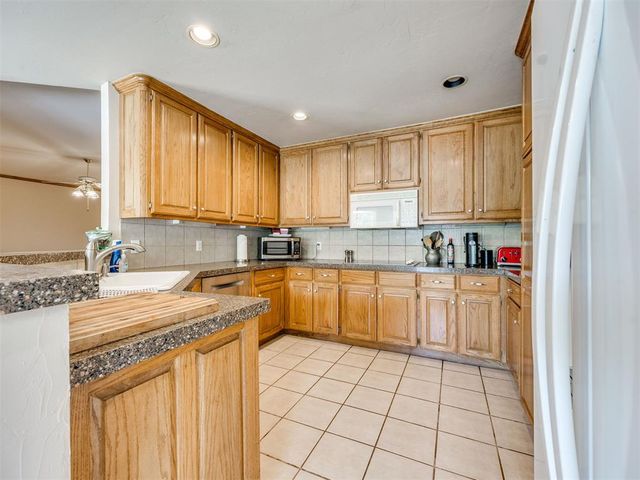 10201 Fawn Valley Drive, Mustang, OK 73064