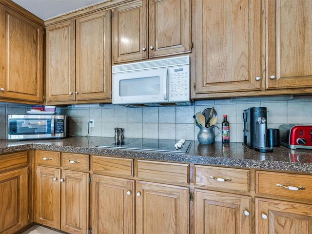 10201 Fawn Valley Drive, Mustang, OK 73064