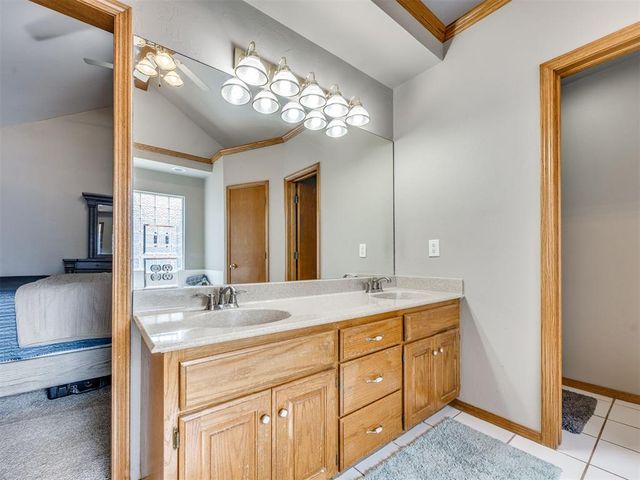 10201 Fawn Valley Drive, Mustang, OK 73064