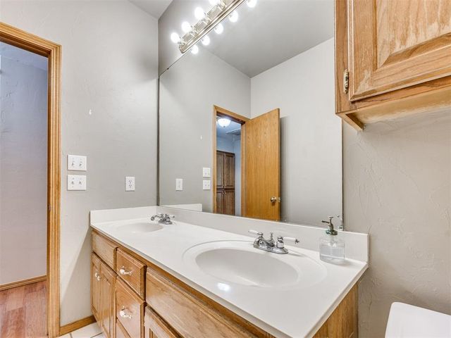 10201 Fawn Valley Drive, Mustang, OK 73064
