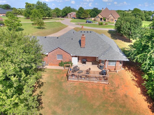 10201 Fawn Valley Drive, Mustang, OK 73064
