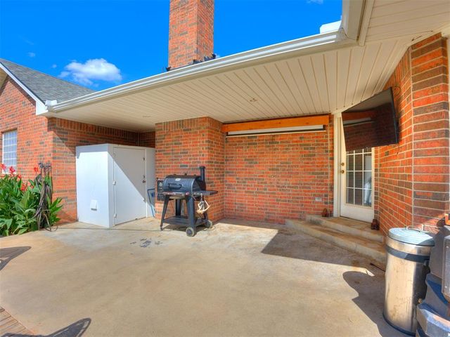 10201 Fawn Valley Drive, Mustang, OK 73064