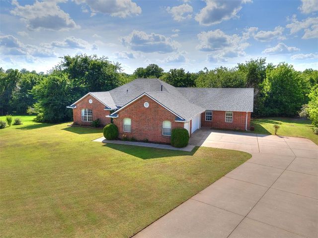 10201 Fawn Valley Drive, Mustang, OK 73064