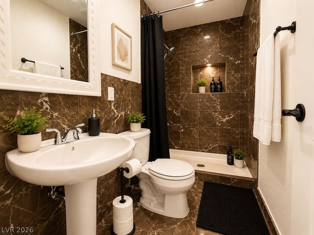 3010 East Viking Road, Las Vegas, NV 89121