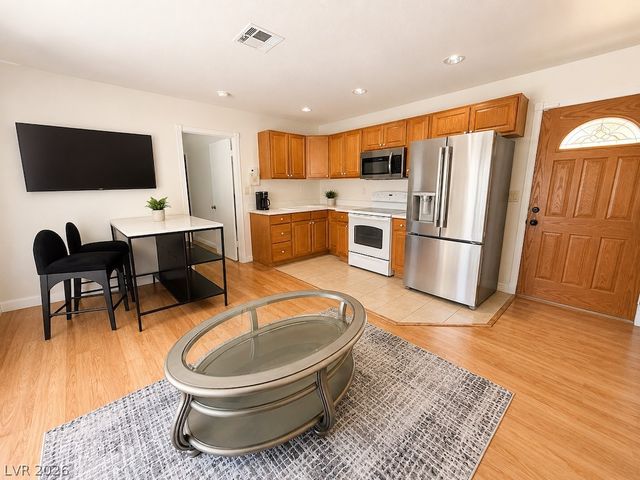 3010 East Viking Road, Las Vegas, NV 89121