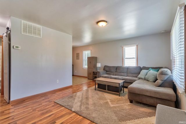 2017 Shelby Avenue, Evansville, IN 47714