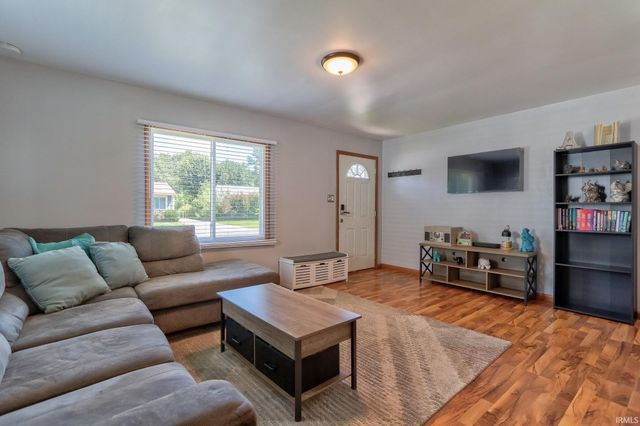 2017 Shelby Avenue, Evansville, IN 47714