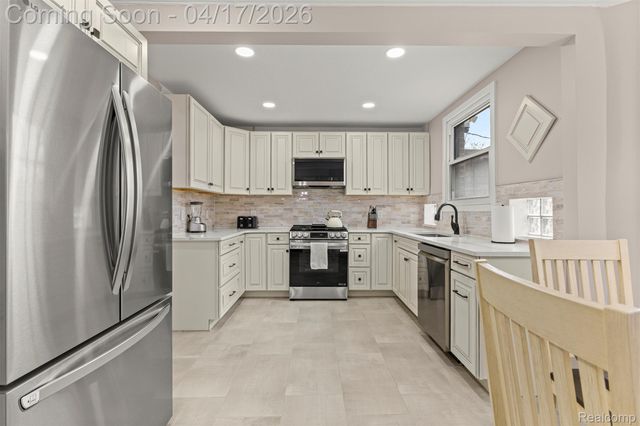 5235 W Outer Drive, Detroit, MI 48235