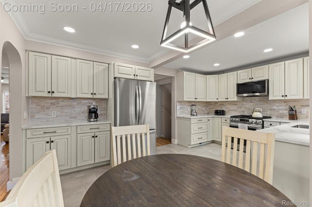 5235 W Outer Drive, Detroit, MI 48235