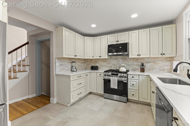 5235 W Outer Drive, Detroit, MI 48235