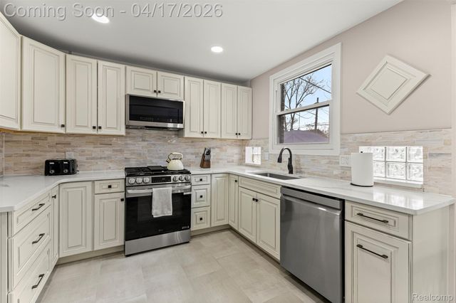 5235 W Outer Drive, Detroit, MI 48235