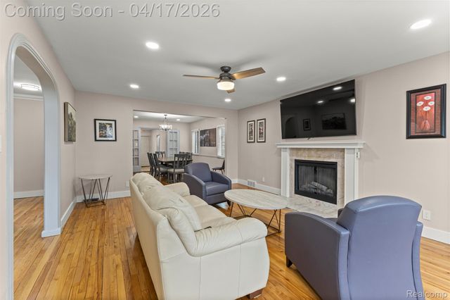 5235 W Outer Drive, Detroit, MI 48235