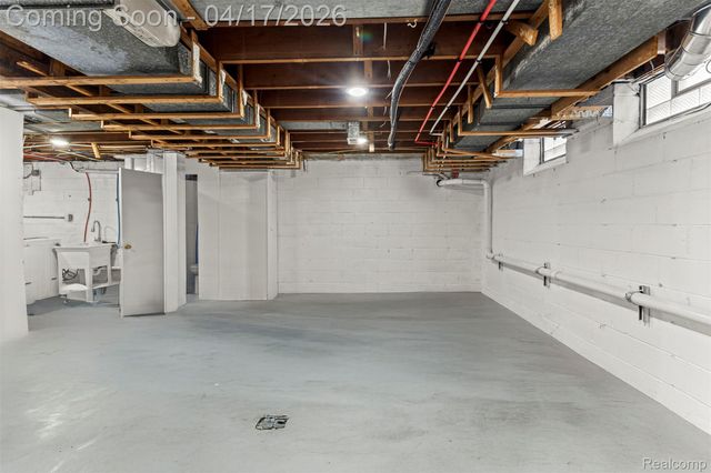 5235 W Outer Drive, Detroit, MI 48235