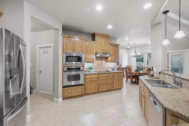 787 Mission Trl, New Braunfels, TX 78130