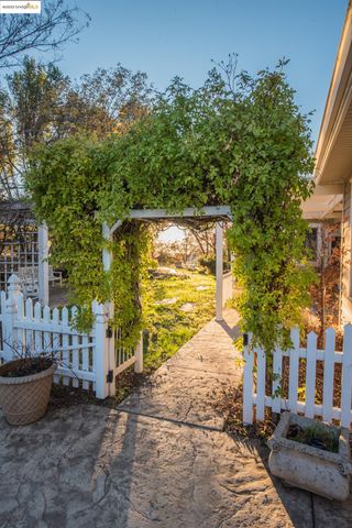 16161 Parkridge Ave, Sonora, CA 95370