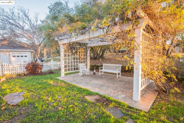 16161 Parkridge Ave, Sonora, CA 95370