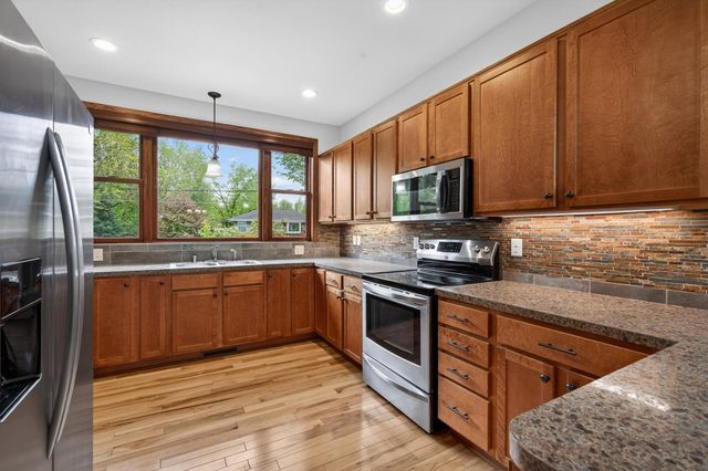 1589 Christie Place, Saint Paul, MN 55106