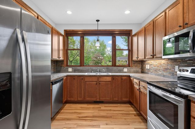 1589 Christie Place, Saint Paul, MN 55106