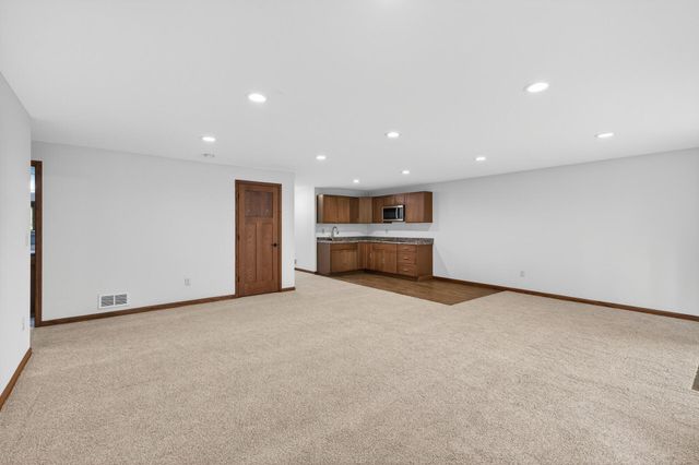 1589 Christie Place, Saint Paul, MN 55106