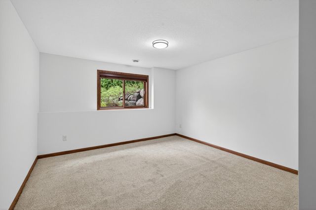 1589 Christie Place, Saint Paul, MN 55106