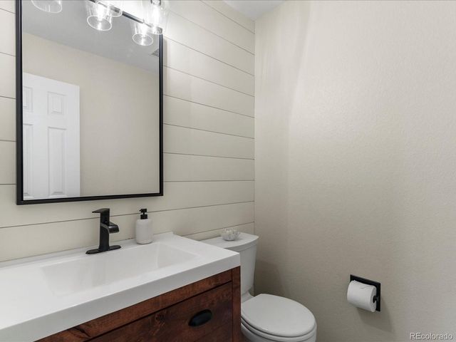21876 E Berry Pl, Centennial, CO 80015