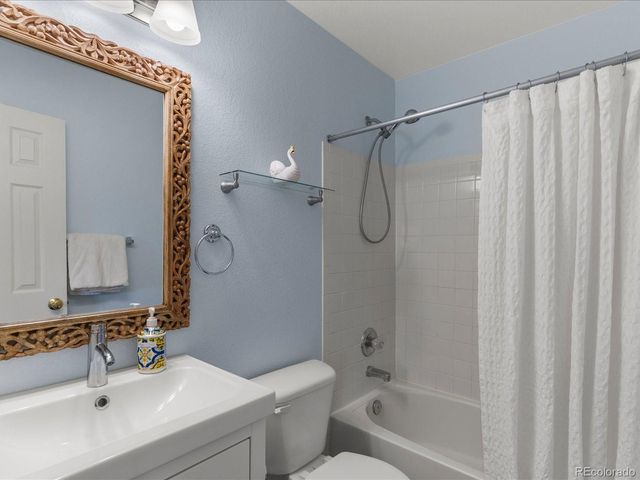 21876 E Berry Pl, Centennial, CO 80015