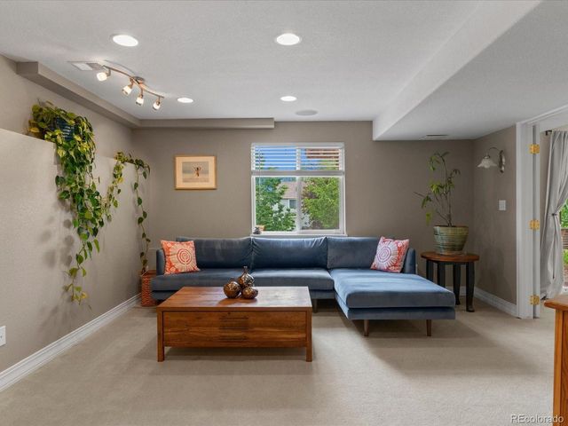21876 E Berry Pl, Centennial, CO 80015